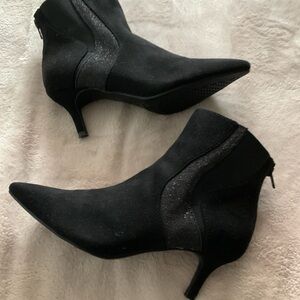 A2 by AEROSOLES SUEDE BOOTIES WITH GLITTER ON EACH SIDE AND A BACK ZIPPER Size 8